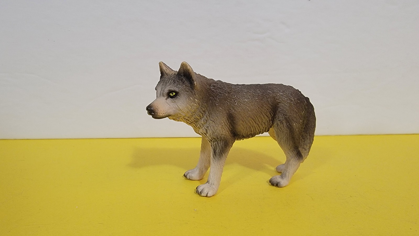 Schleich Female Wolf 14249 Wild Forest North American Animal retired 2003-2009 Schleich Female Wolf 14249 Wild Forest North American Animal retired 2003-2009