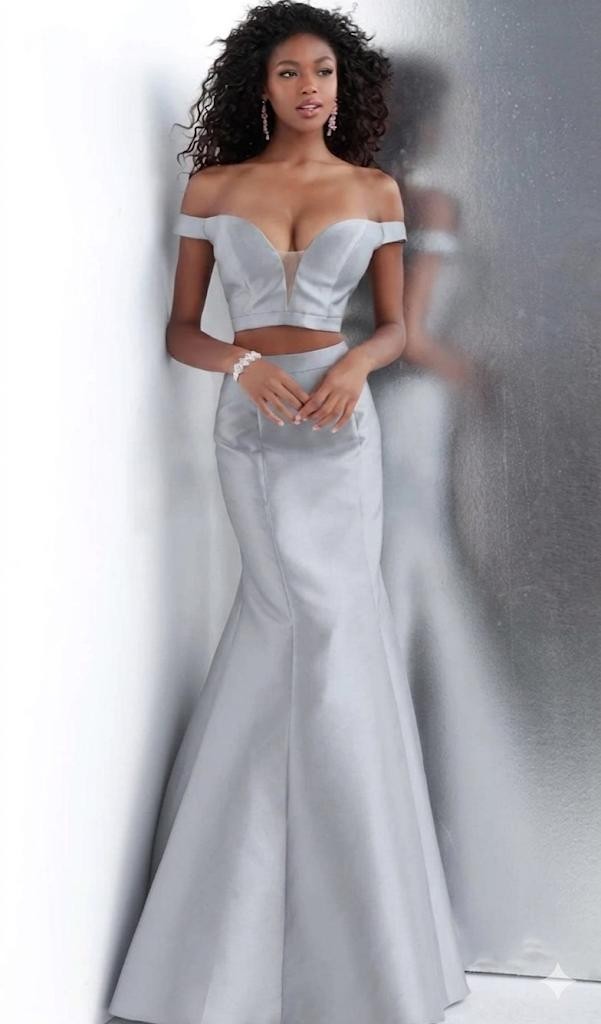 Jovani JVN Silver Off-Shoulder Plunge Two-Piece Trumpet Gown Size 4 $315 Prom