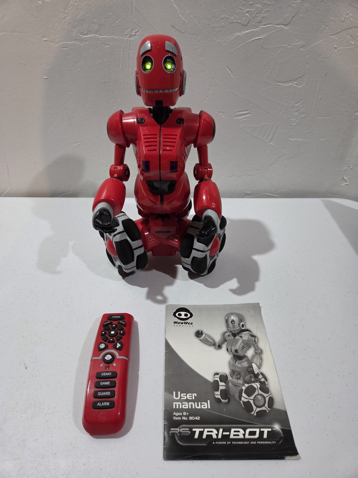 WowWee Robotics 2007 TRIBOT Interactive Talking 15” Robot w/Remote Control WORKS