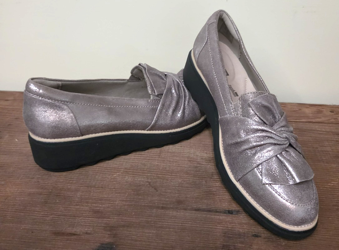 NEW Clarks Sharon Dasher Loafer Shoes Womens 9M Metallic Pewter Suede Comfort NEW Clarks Sharon Dasher Loafer Shoes Womens 9M Metallic Pewter Suede Comfort