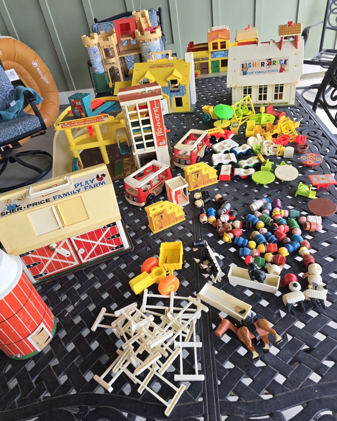 vintage lot of 6 bldgs & 100+ figurines fisher price school garage castle barn