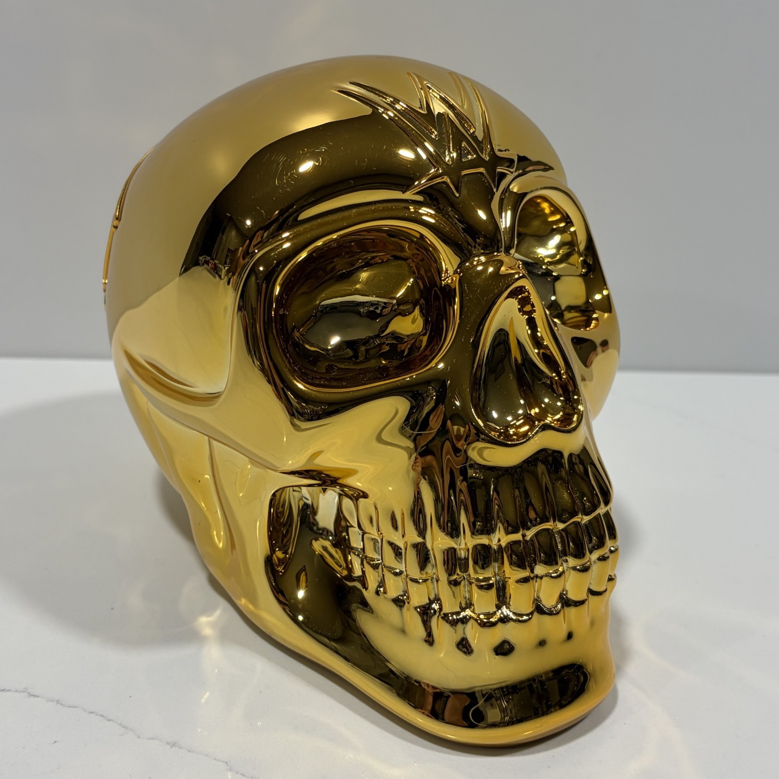 WWE WrestleMania 39 Gold Skull Limited Edition Exclusive Souvenir 2023 Hollywood WWE WrestleMania 39 Gold Skull Limited Edition Exclusive Souvenir 2023 Hollywood