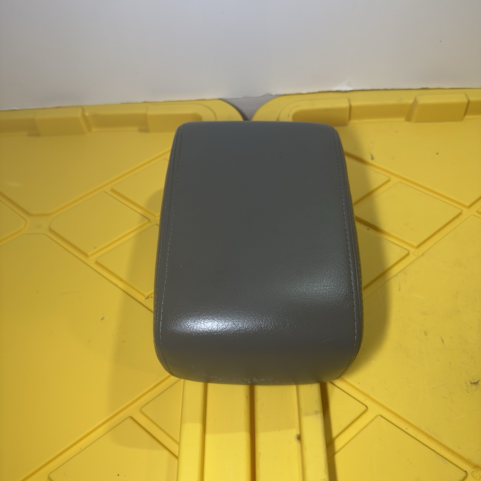 1989-1995 Isuzu Rodeo Center Console Armrest Lid Gray OEM