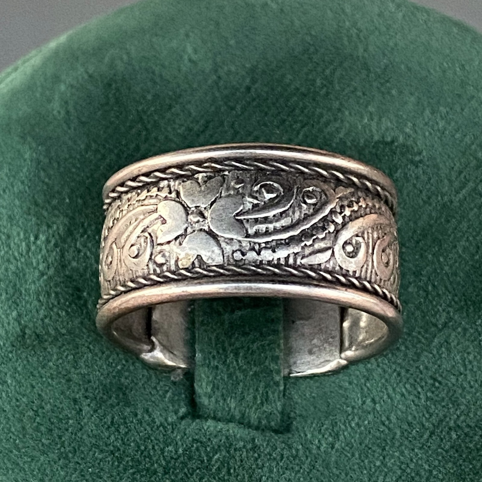 Extremely Rare Ancient Roman Solid Silver ring with Garnet Bezel