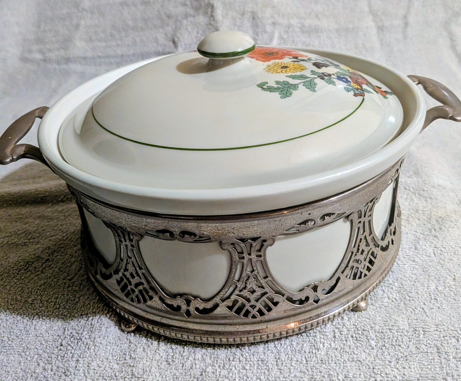 Vintage Royal Rochester Royalite Fraunfelter Covered Casserole Dish With Holder