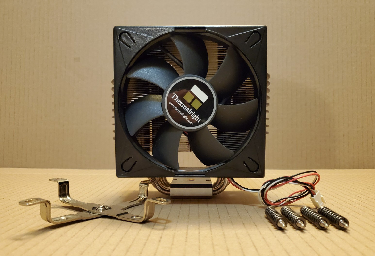 Vintage Thermalright Ultra-120 eXtreme CPU Heatsink w/ Fan & Mounting Hardware Vintage Thermalright Ultra-120 eXtreme CPU Heatsink w/ Fan & Mounting Hardware