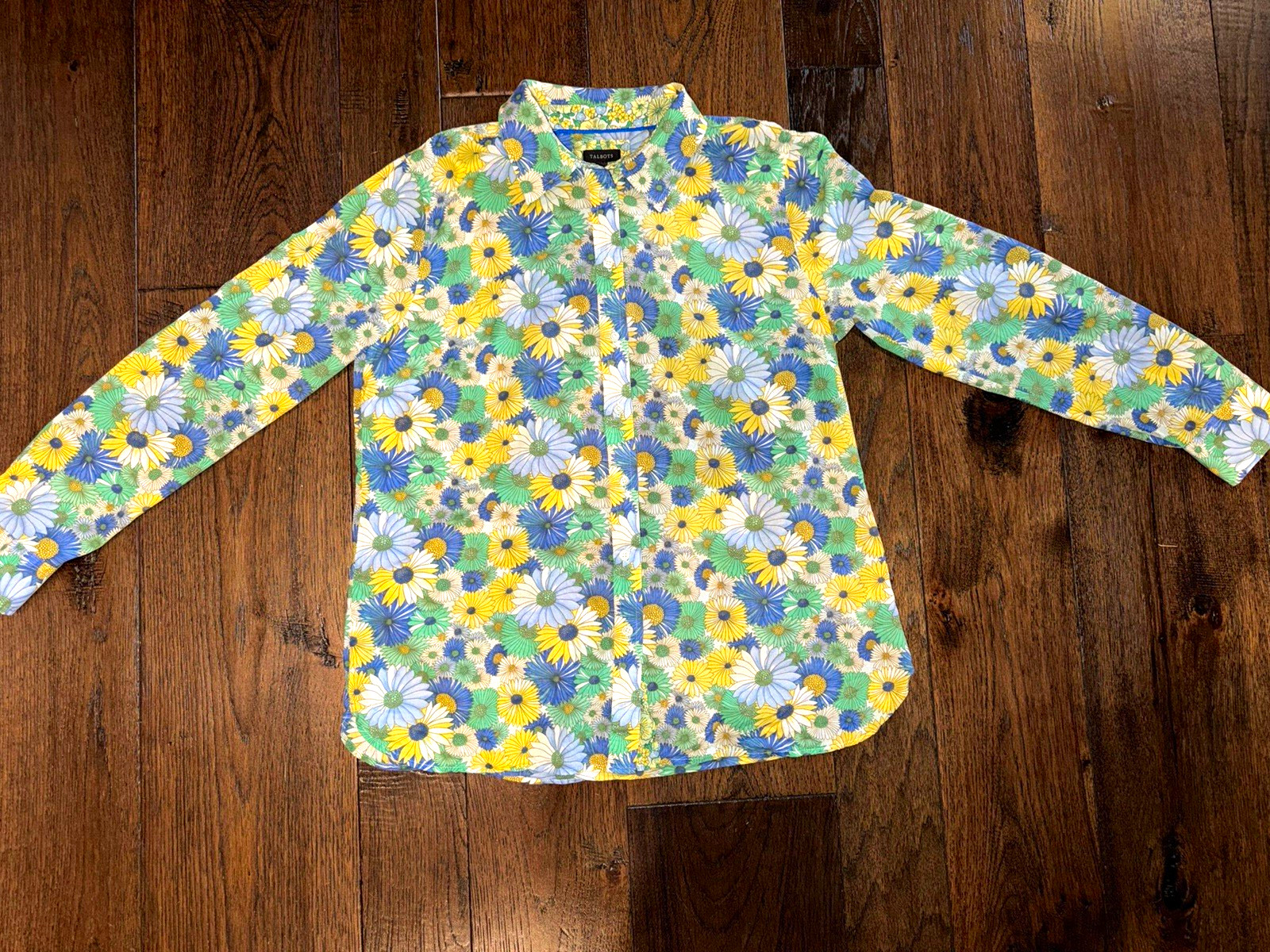 Talbots women’s M Multicolor Floral Long Sleeve Cotton Woven Button-Up Shirt Talbots women’s M Multicolor Floral Long Sleeve Cotton Woven Button-Up Shirt