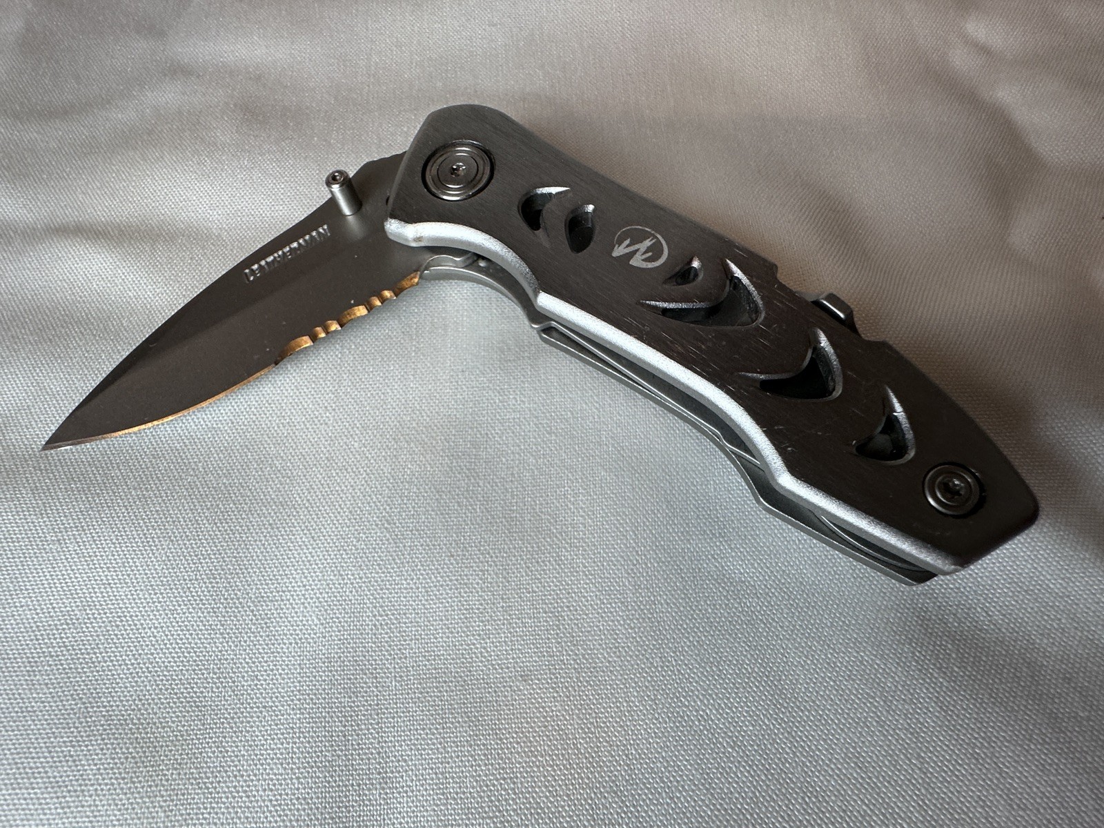 OEM Leatherman C302 Flat Blade Liner-Lock W/Carabiner Folding Knife-Retired Rare OEM Leatherman C302 Flat Blade Liner-Lock W/Carabiner Folding Knife-Retired Rare