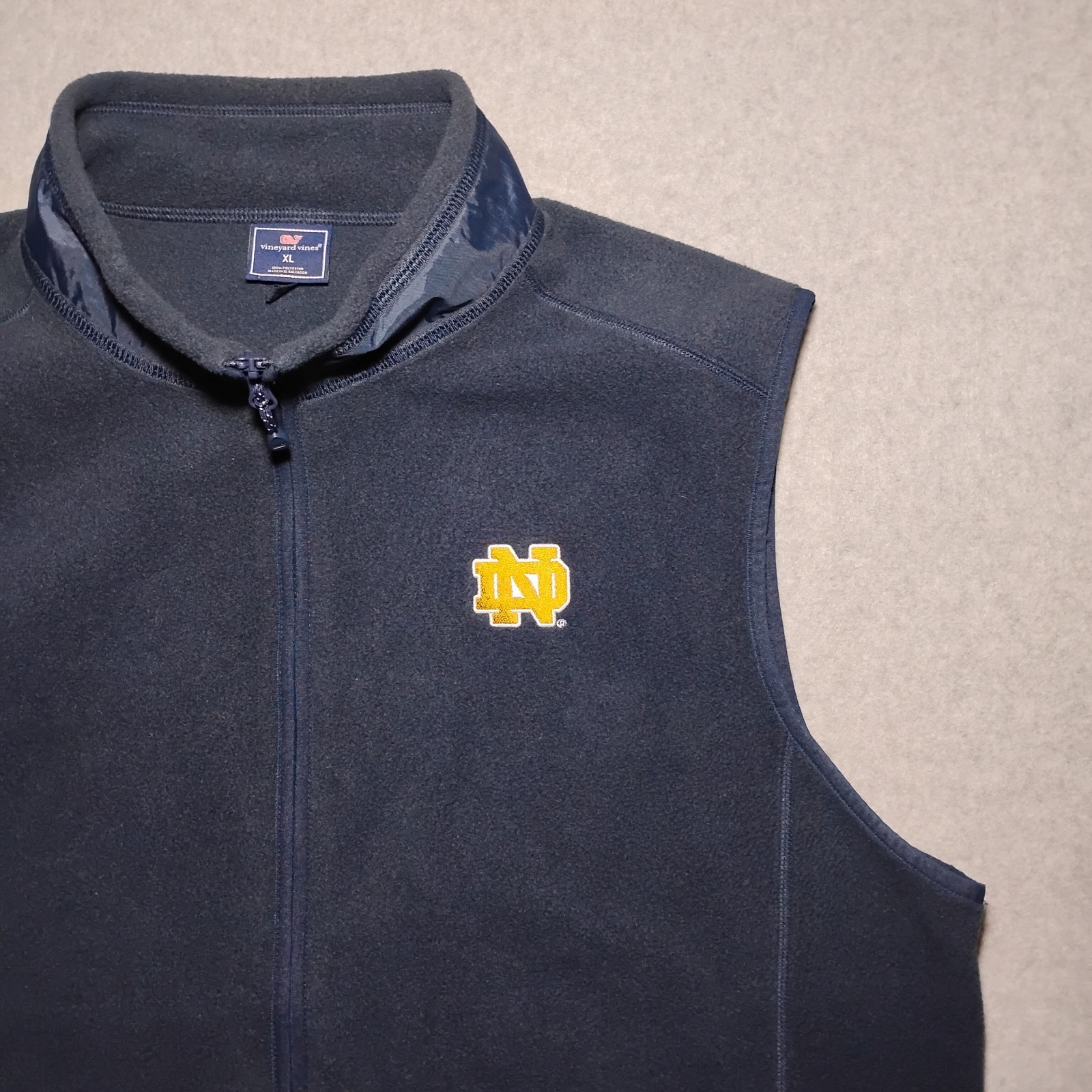 NOTRE DAME TEAM ISSUED  Vineyard Vines Harbor FLEECE VEST MEN'S XL EUC