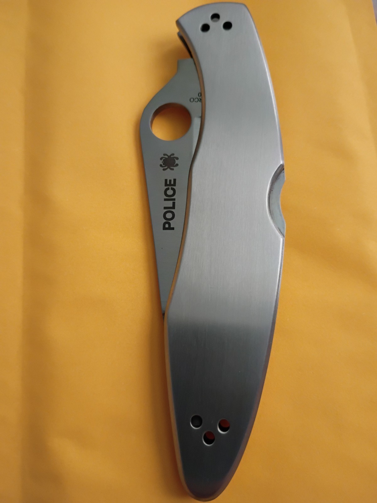 Spyderco Police Pocketknife Stainless Steel Serrated Edge Lockback Clip Point Spyderco Police Pocketknife Stainless Steel Serrated Edge Lockback Clip Point