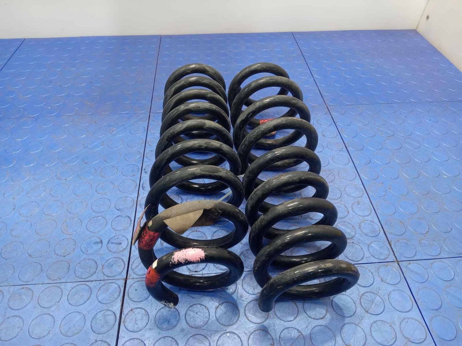 14-19 Cadillac CTS Sedan Rear Suspension Coil Springs Set of Two OEM 23153923