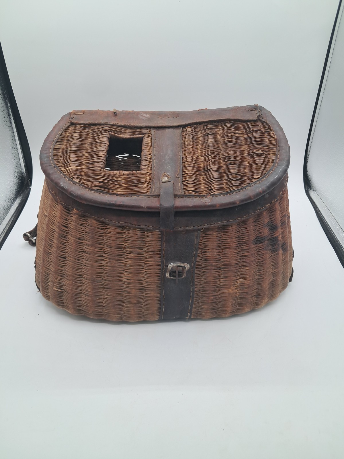 Antique Wicker Leather Fishing Creel Basket Fly Fishing Antique Wicker Leather Fishing Creel Basket Fly Fishing