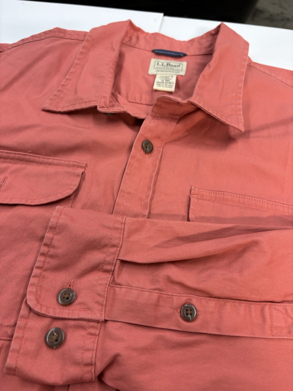 L.L. Bean Men\'s XL Regular Traditional Fit Button Down Item ID 521675 L.L. Bean Men\'s XL Regular Traditional Fit Button Down Item ID 521675