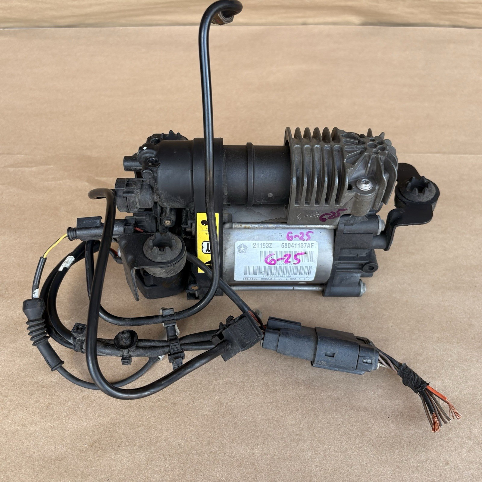 11-20 Jeep Grand Cherokee Air Suspension Compressor Pump Motor OEM 68041137AF