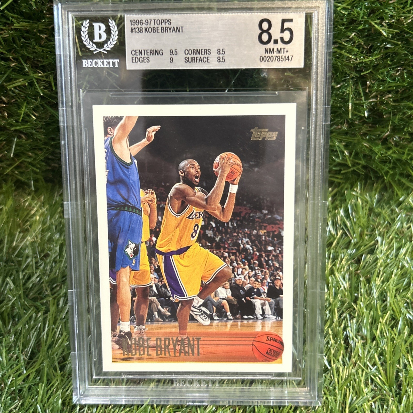 1996-97 Topps - Kobe Bryant #138 Los Angeles Lakers Rookie Card (RC) BGS 8.5 NEW