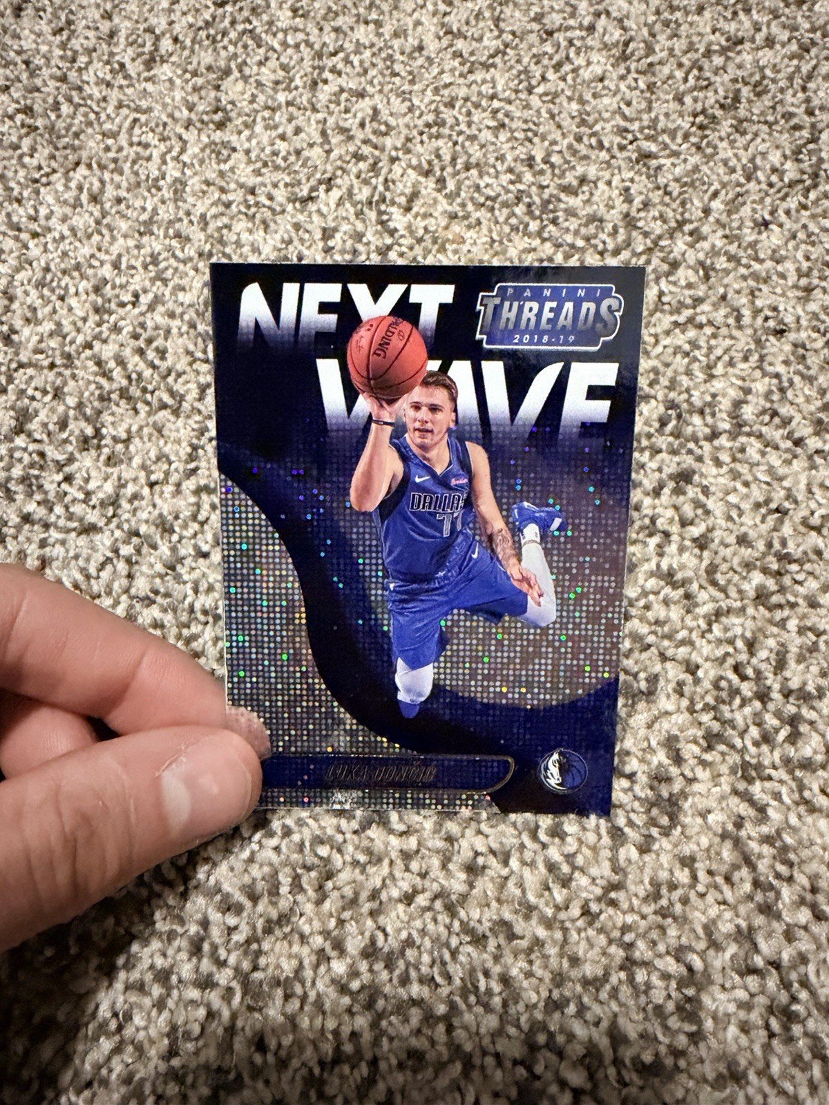 2018-19 Panini Threads - Next Wave Luka Dončić #3 Dazzle (RC)
