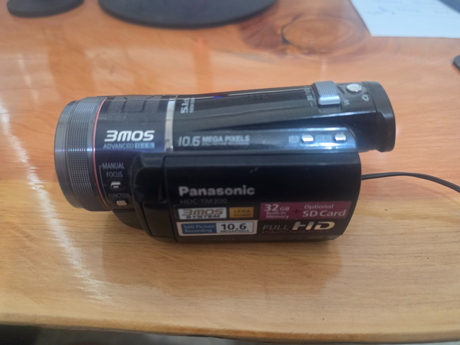 Panasonic HDC-TM300 32GB Full HD 3MOS Camcorder Leica Lens Charger Battery