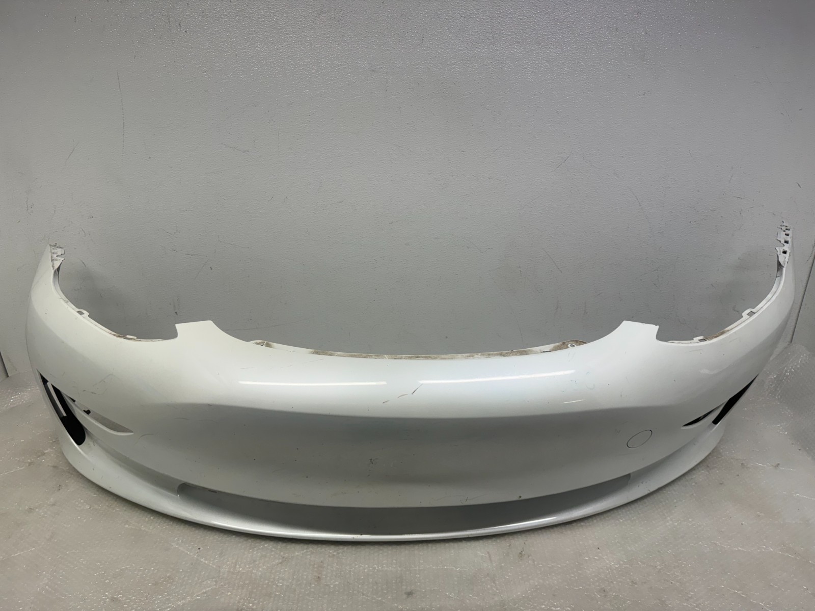 2017-2023 TESLA MODEL 3 FRONT BUMPER COVER PANEL W/O PDC SENSOR PEARL WHITE OEM 2017-2023 TESLA MODEL 3 FRONT BUMPER COVER PANEL W/O PDC SENSOR PEARL WHITE OEM