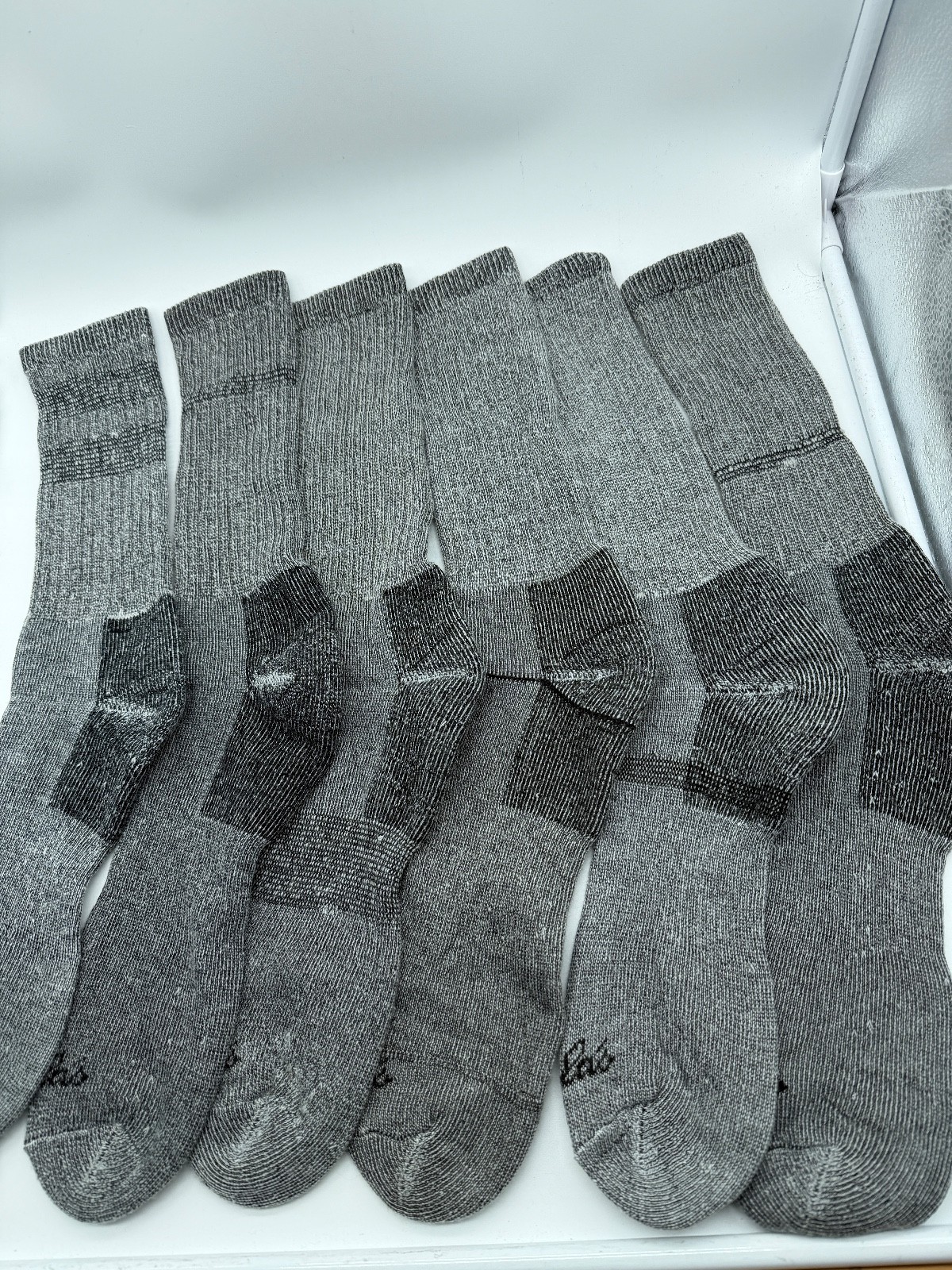 NEW NO TAGS 6 PAIRS CABELAS MENS CREW SOCKS LARGE SILVER / BLACK FACTORY SECONDS NEW NO TAGS 6 PAIRS CABELAS MENS CREW SOCKS LARGE SILVER / BLACK FACTORY SECONDS