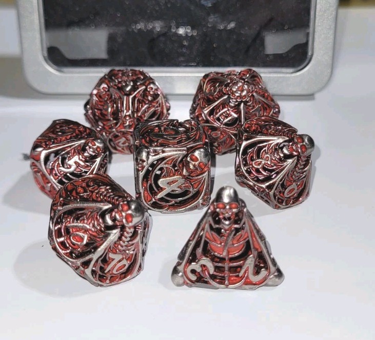 Metal Skull Dice Set (7 pcs) & Box, Hollow, Dungeons and Dragons, RPG, ADnD, RED Metal Skull Dice Set (7 pcs) & Box, Hollow, Dungeons and Dragons, RPG, ADnD, RED
