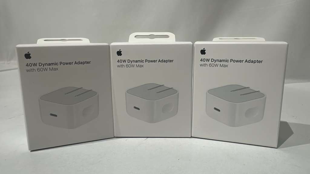 1x Genuine Apple 40W Dynamic Power Adapter with 60W Max
