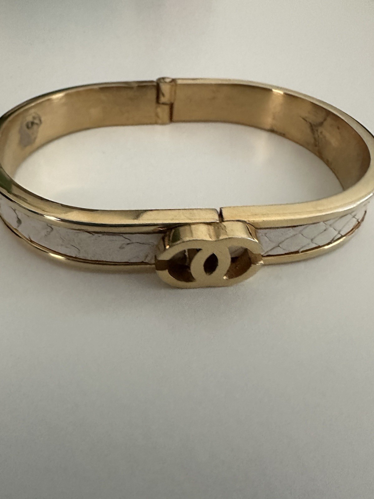 Vintage Gold Tone Hinged Bangle Bracelet Interlocking C Clasp Textured Pattern