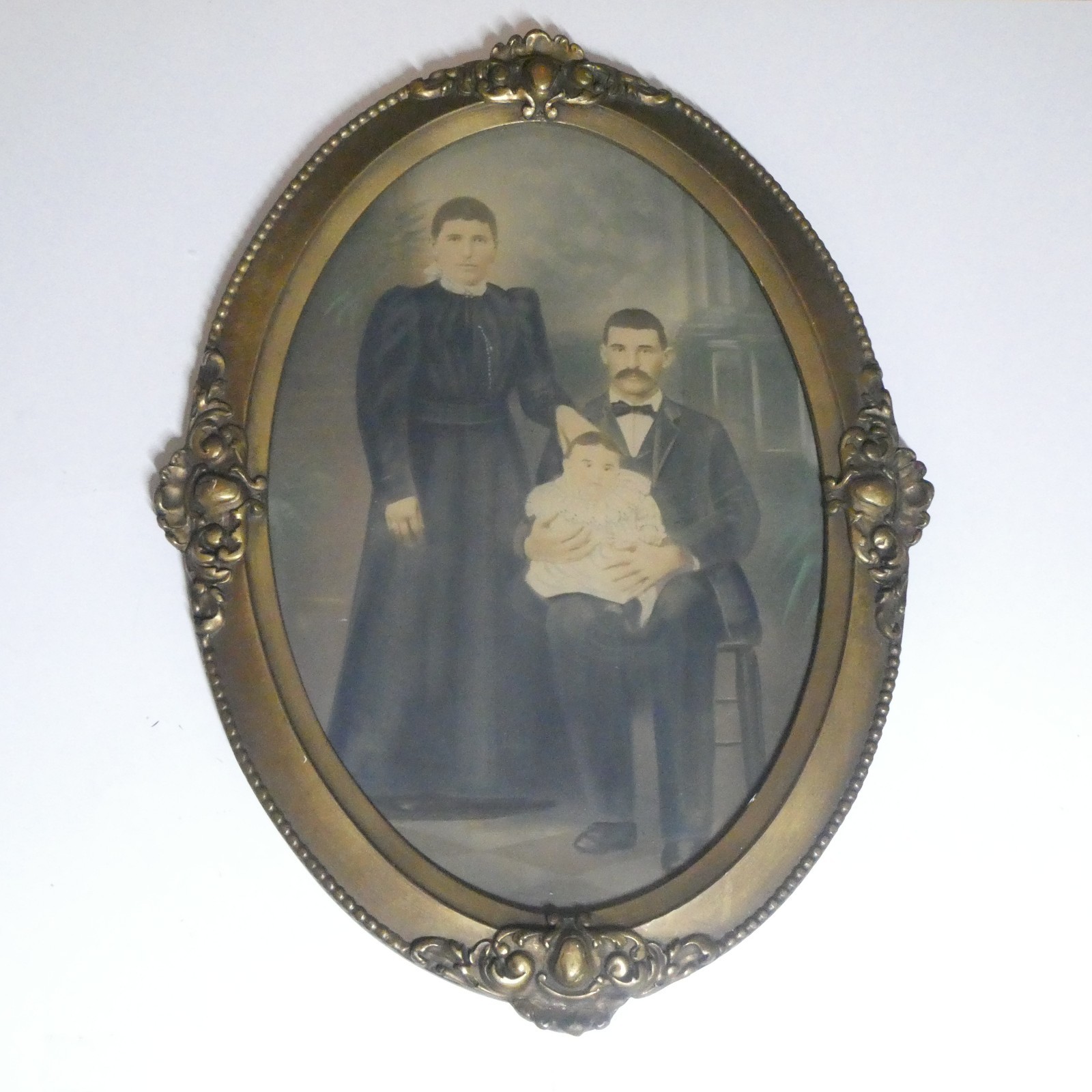 Antique Portrait Couple & Baby Oval Ornate Wooden Frame Gold Victorian Antique Portrait Couple & Baby Oval Ornate Wooden Frame Gold Victorian