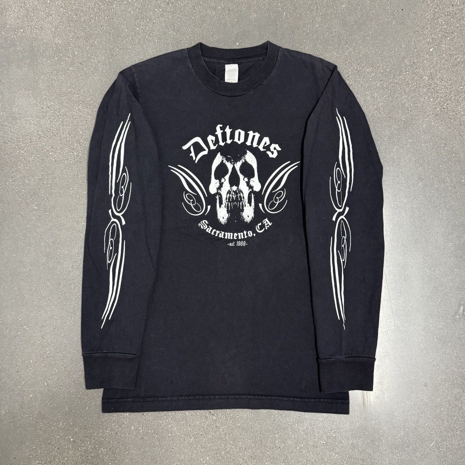 2003 Deftones Rare Long Sleeve Band Tee Licensed by Giant Small