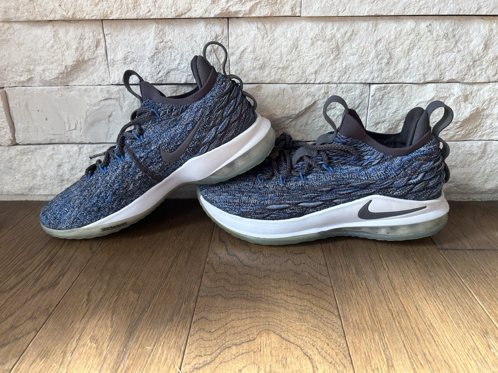 Nike LeBron Air Max 15 Men’s Size 9.5 Low Signal Blue Nike LeBron Air Max 15 Men’s Size 9.5 Low Signal Blue