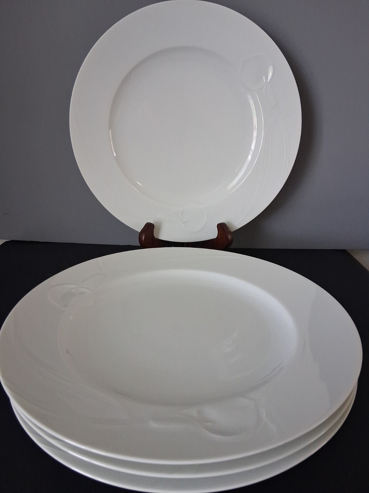 Set Of 4 Mikasa Classic Flair White Salad Plates MINT CONDITION Set Of 4 Mikasa Classic Flair White Salad Plates MINT CONDITION