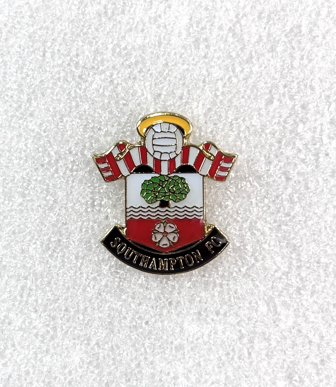 Vintage Southampton FC Crest Soccer Football Pin Badge Saints England
