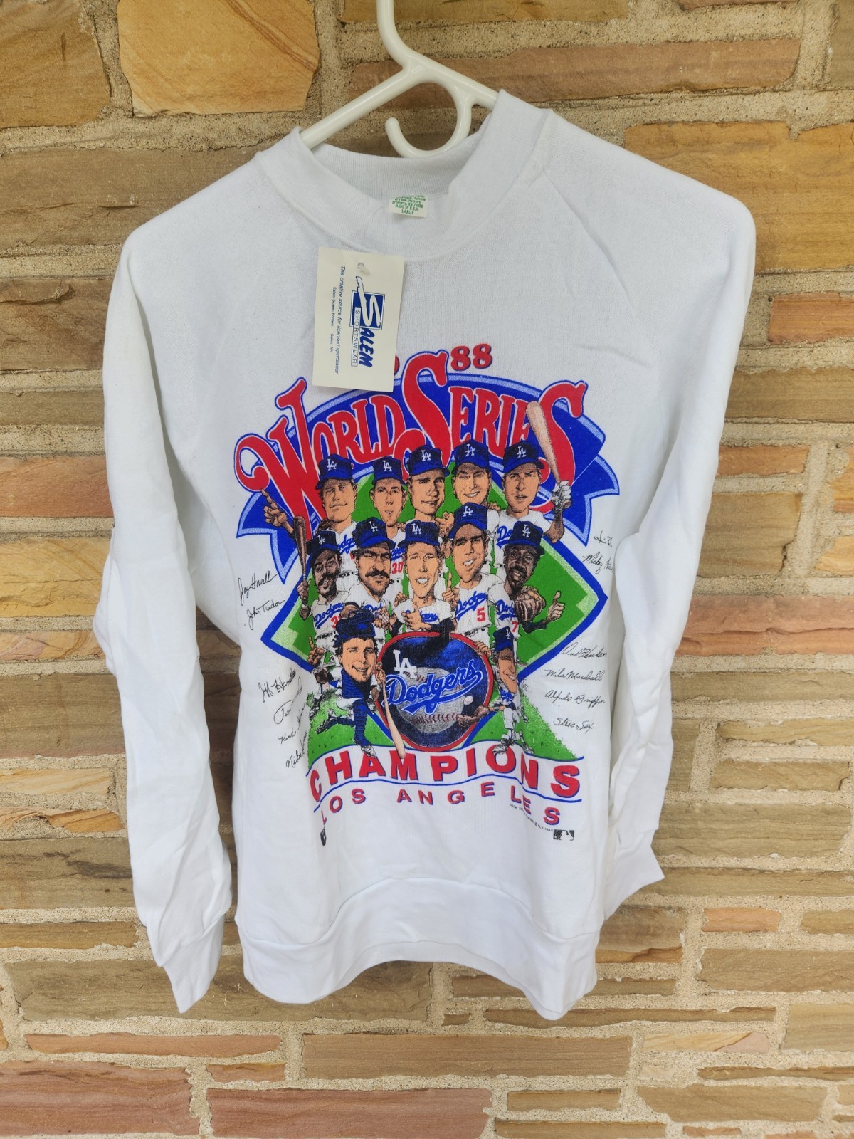 Vtg Los Angeles Dodgers 1988 World Series Large Pullover Sweatshirt STAINING? Vtg Los Angeles Dodgers 1988 World Series Large Pullover Sweatshirt STAINING?