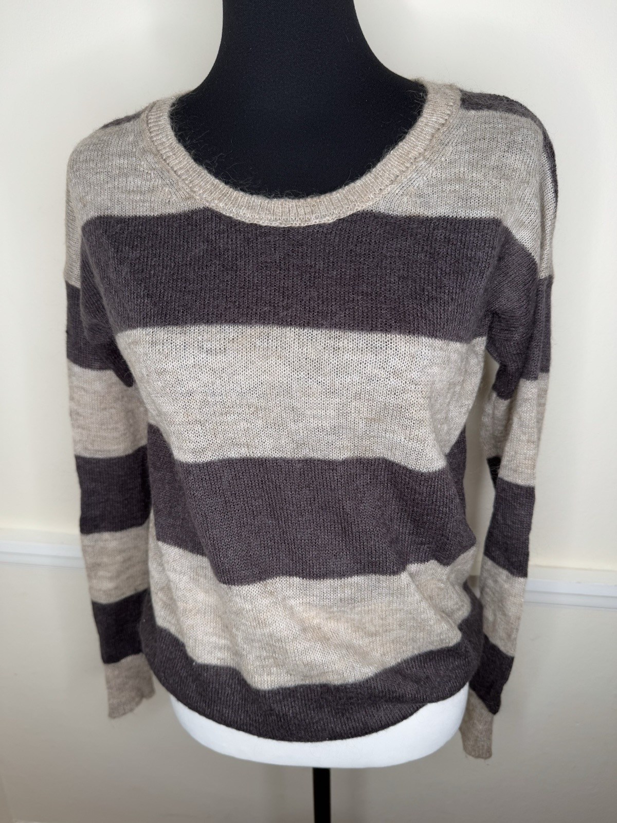 Club Monaco Women’s S Black Cream Striped Mohair Blend light weight Sweater WOW