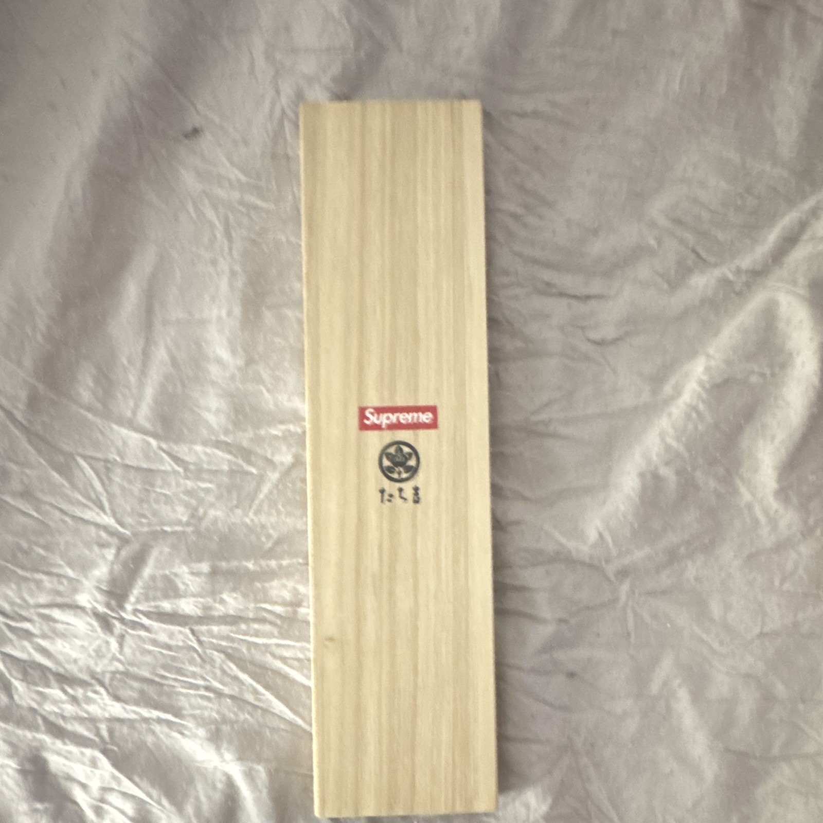 Supreme Red Wood Chopstick Set w/ Storage Box Logo Reusable FW23A37 Supreme Red Wood Chopstick Set w/ Storage Box Logo Reusable FW23A37