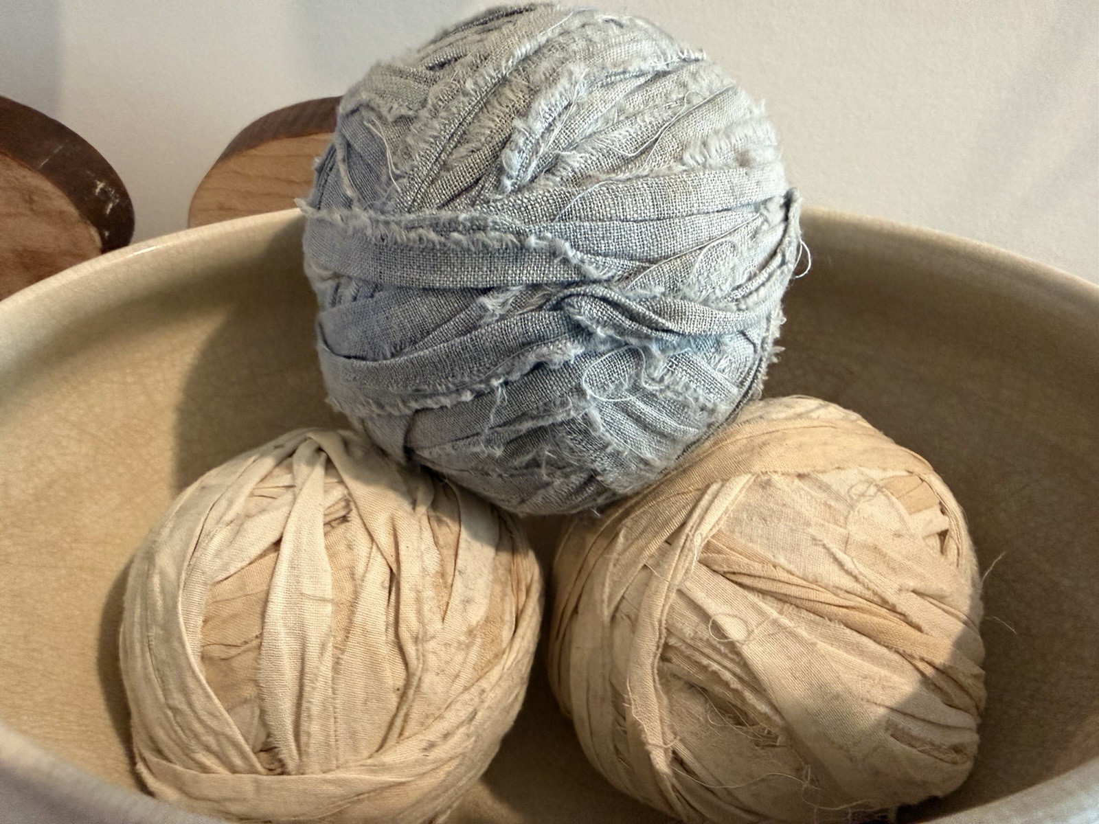 3 Old Antique Handmade Rag Balls Textile White / Blue 3 Old Antique Handmade Rag Balls Textile White / Blue