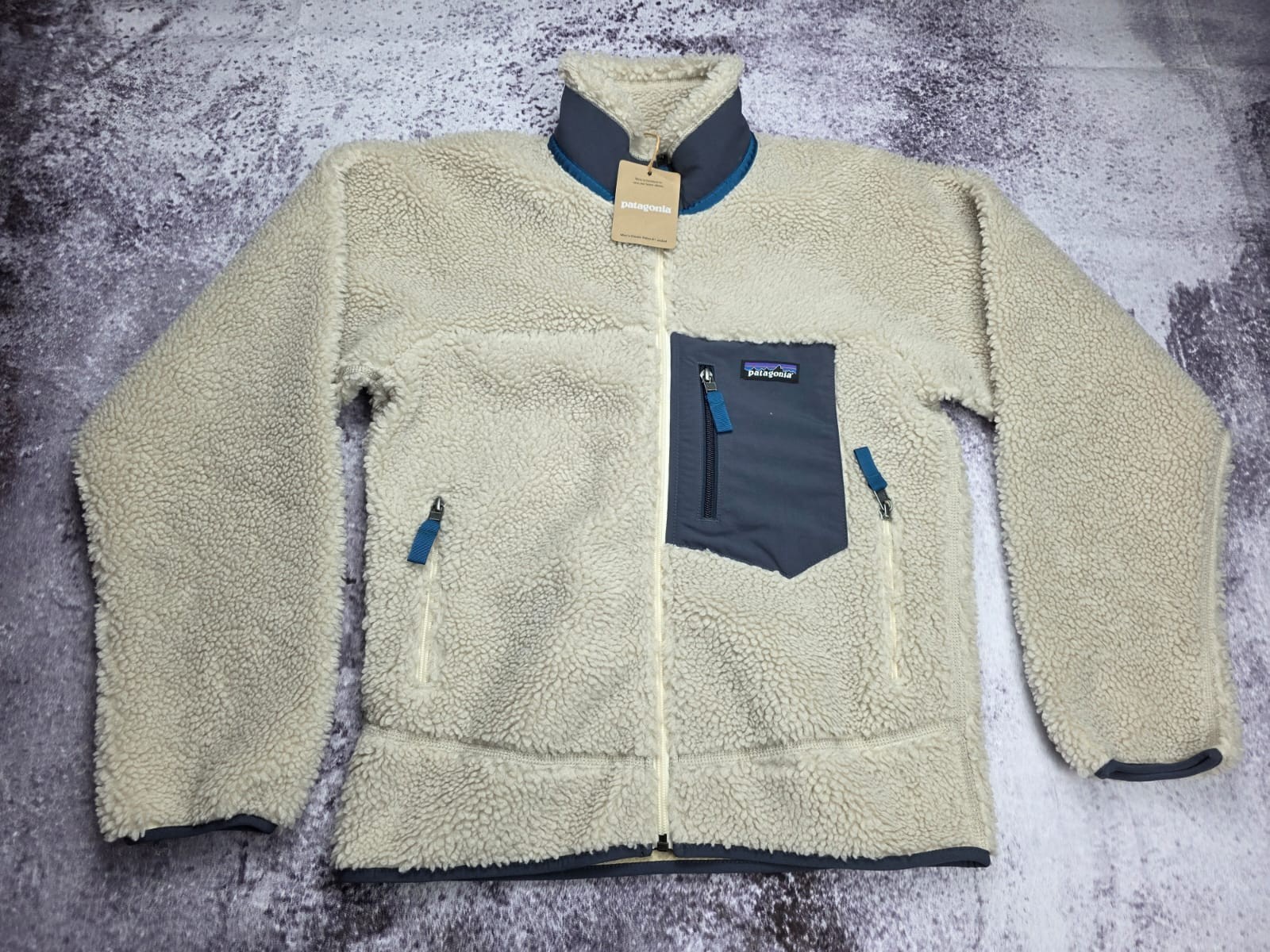 Woman\'s Patagonia Classic Retro-X Fleece Jacket White Size XS Woman\'s Patagonia Classic Retro-X Fleece Jacket White Size XS