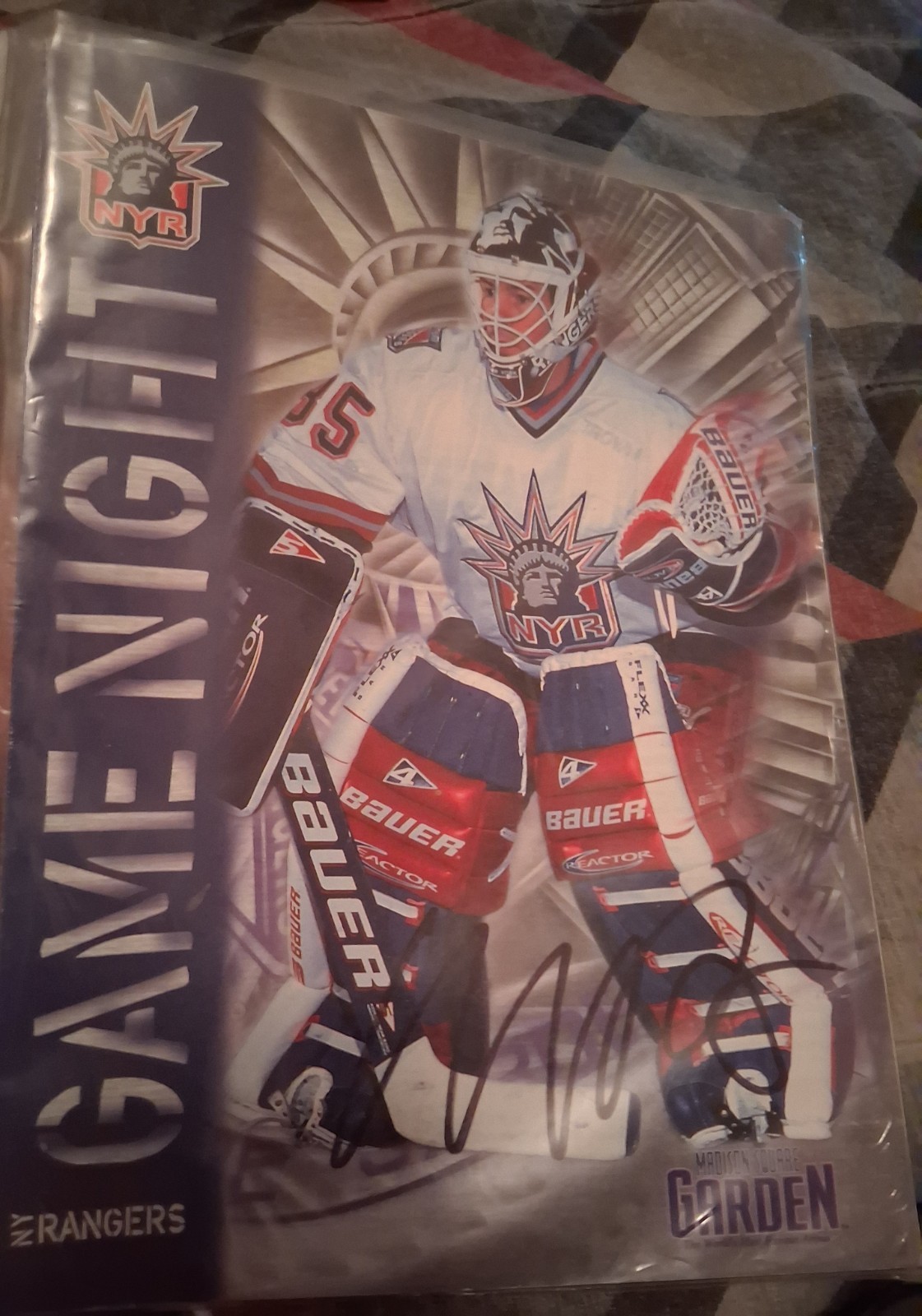 1998-99 Original Signed Mike Richter N.Y. Rangers Game Program 1998-99 Original Signed Mike Richter N.Y. Rangers Game Program