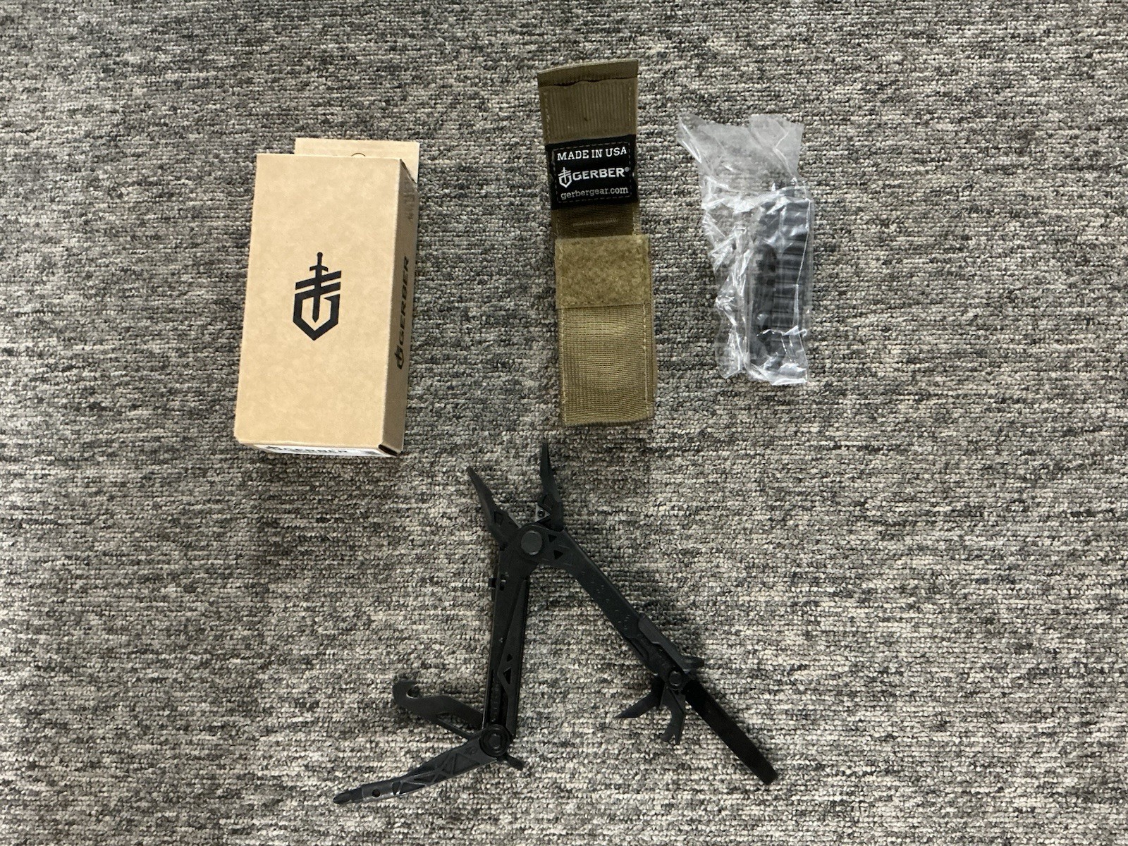 NEW Gerber Center-Drive Multi-Tool & Berry MOLLE Coyote Sheath 30-001892 - USA NEW Gerber Center-Drive Multi-Tool & Berry MOLLE Coyote Sheath 30-001892 - USA