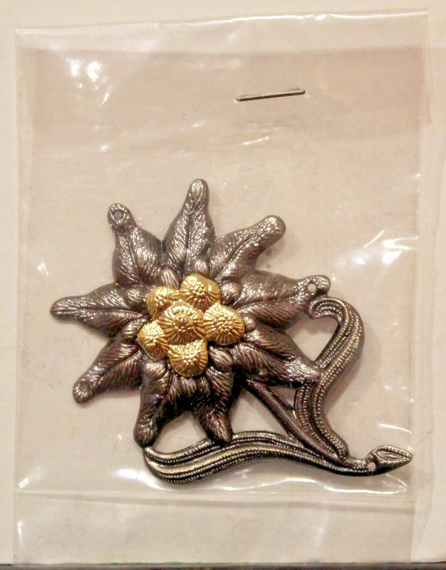 German Mountain Troops Gebirgsjäger Edelweiss Insignia Hat Cap Device Badge German Mountain Troops Gebirgsjäger Edelweiss Insignia Hat Cap Device Badge