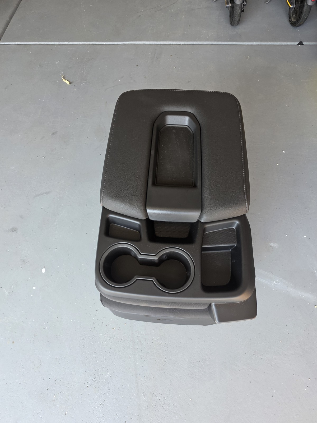 2019-25 OEM GM Front Center Jump Seat Console Silverado Sierra Tahoe Yukon 2019-25 OEM GM Front Center Jump Seat Console Silverado Sierra Tahoe Yukon