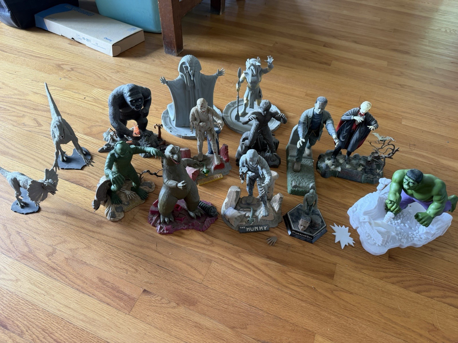 Vtg Aurora Model 1960’s Monster kit lot 1990s Vampire Space Marvel Lost World Vtg Aurora Model 1960’s Monster kit lot 1990s Vampire Space Marvel Lost World