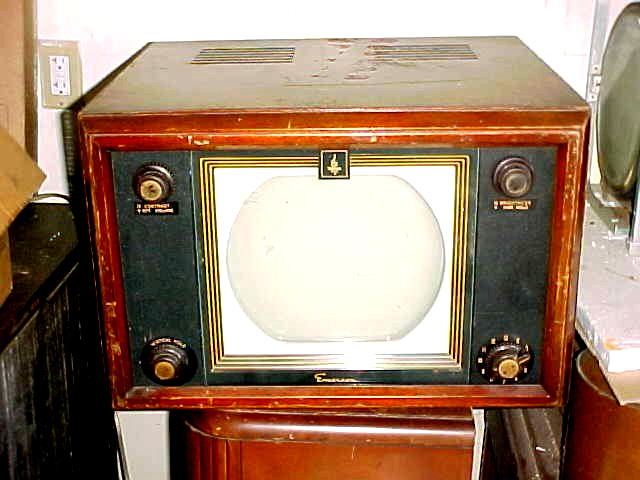ANTIQUE EMERSON TV 1949 WOOD TABLE MODEL 10 INCH SCREEN