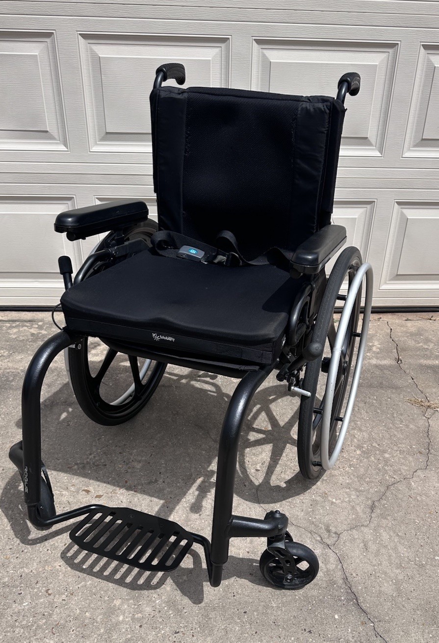 2025 KI MOBILITY ROGUE 2 RIGID WHEELCHAIR 18”W X 18” D.