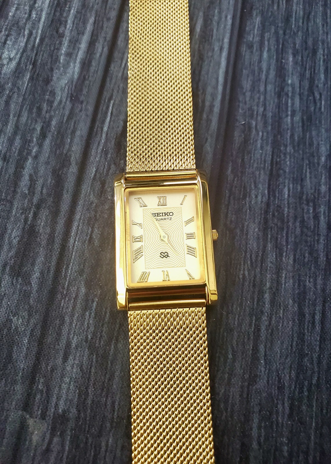 Vintage Tank Rectangular Slim Champaign Dial Milanese band Mens Watch 🌟 Vintage Tank Rectangular Slim Champaign Dial Milanese band Mens Watch 🌟