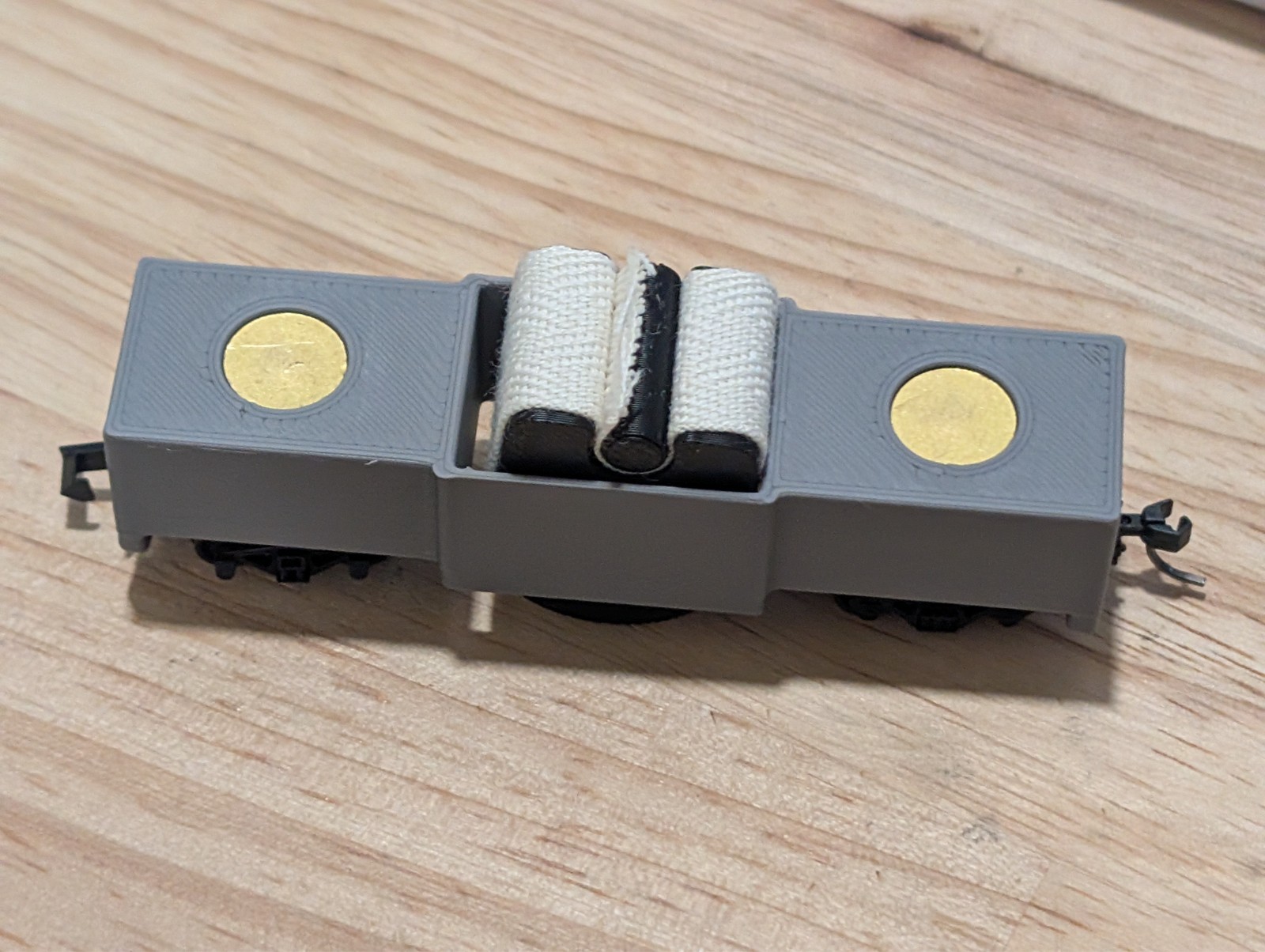 N-scale Track Cleaning Car with Universal Couplings For KATO, Atlas, Dapol etc.