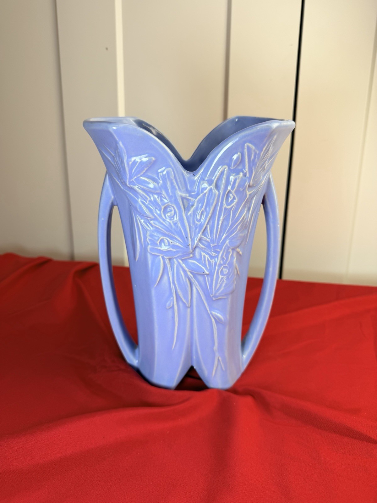 Vtg 1940 McCoy Pottery Butterfly Ivy Twin Spout Vase Periwinkle Blue 10.25”