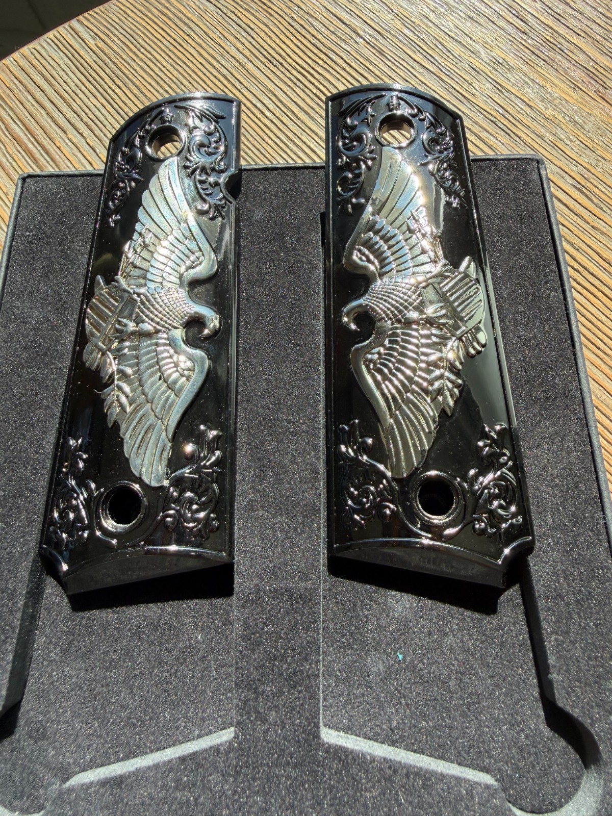 1911 Full-Size Metal Full Size Grips Silver Bald Eagle Logo 1911 Full-Size Metal Full Size Grips Silver Bald Eagle Logo