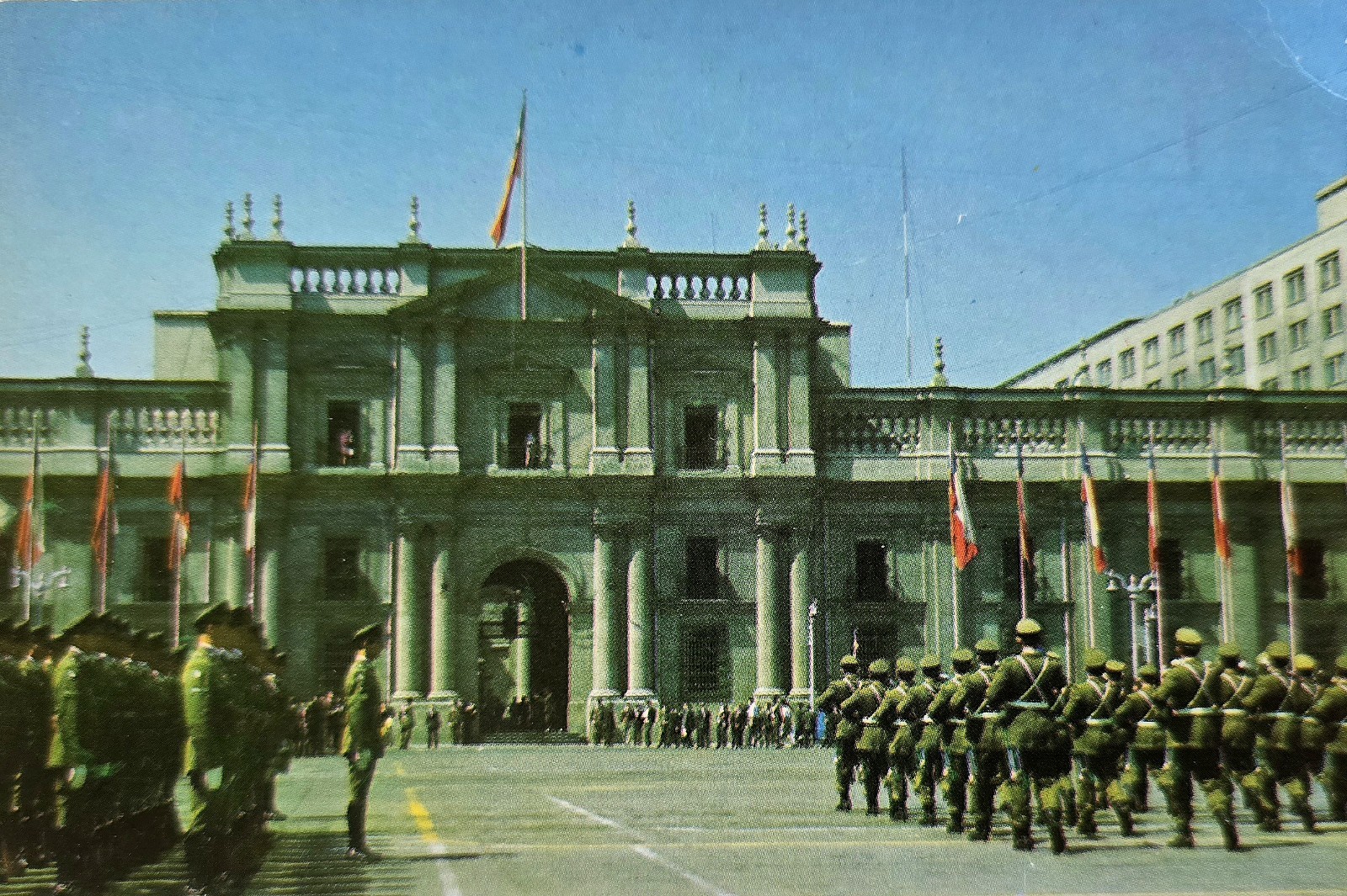Santiago Chile Palacio de la Moneda Cambio de Guardia 1970s old card pc cpa postcard Santiago Chile Palacio de la Moneda Cambio de Guardia 1970s old card pc cpa postcard