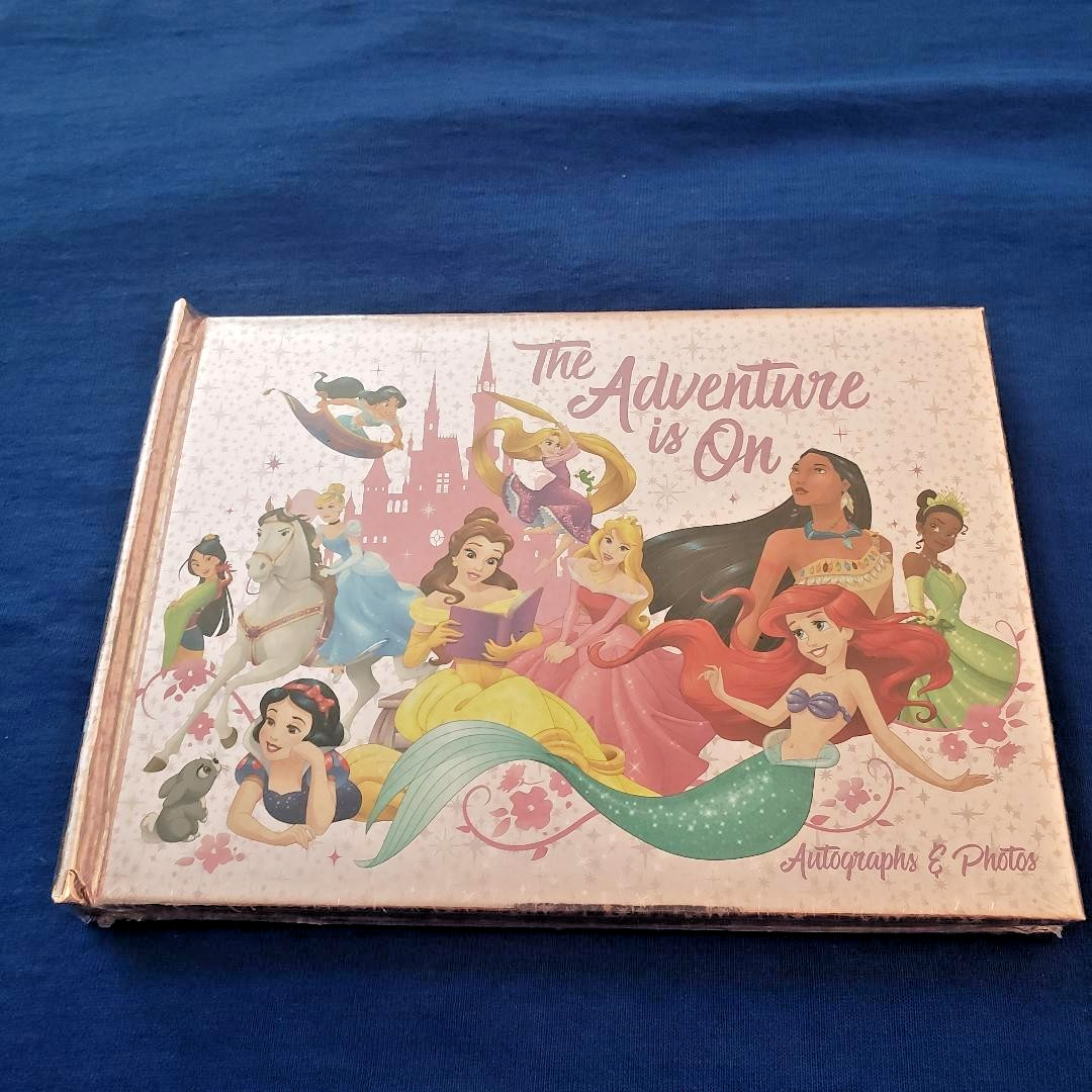 Disneyland Resort WDW Disney Princess Official Autograph Book Adventure is On Disneyland Resort WDW Disney Princess Official Autograph Book Adventure is On