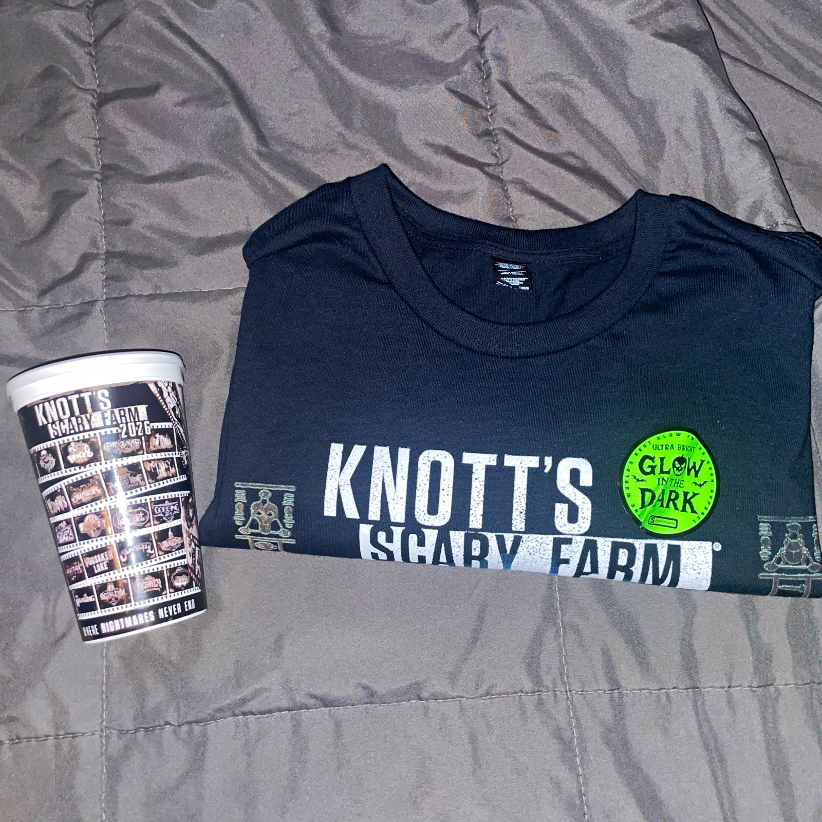 Knott's Scary Farm 2026 Employee Exclusive T-Shirt (2XL) & Cup Set Knott's Scary Farm 2026 Employee Exclusive T-Shirt (2XL) & Cup Set